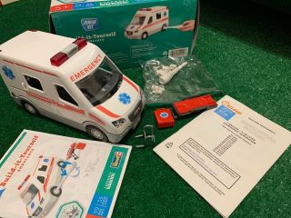 Revell Junior Kit Ambulance 1:20 - Assembled